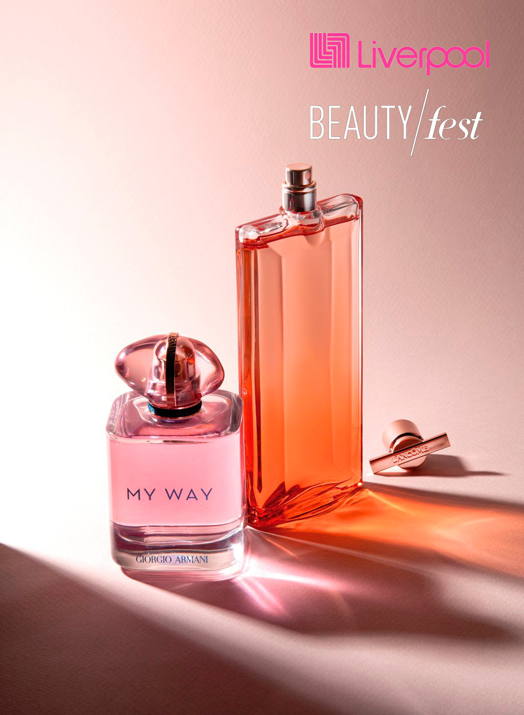Frascos de perfume rosa y coral con luz cálida y sombras, con logotipo de Liverpool Beauty Fest